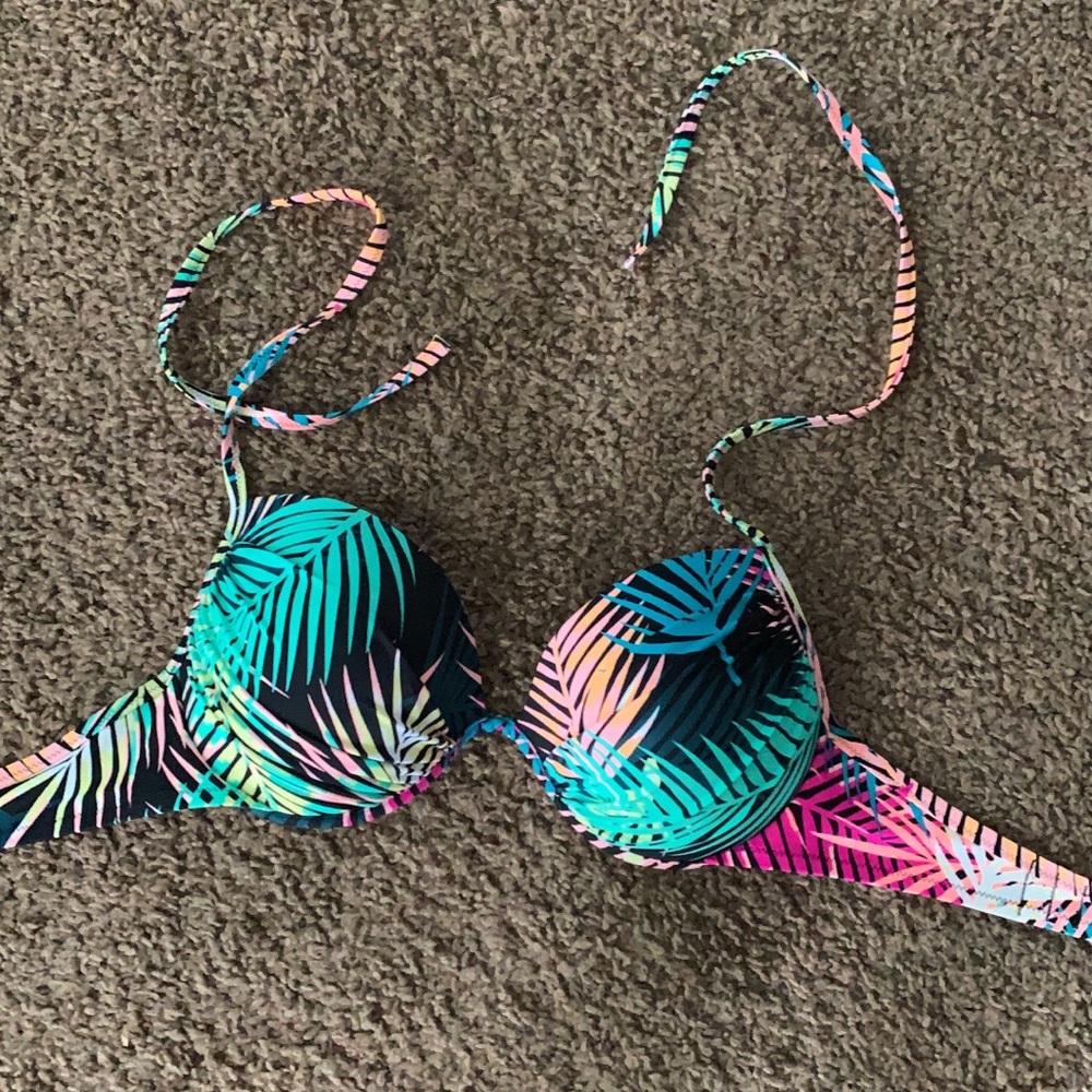 Like new bikini top size 32 DD